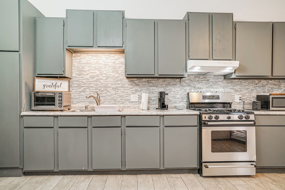 Near Casino & Shops: Cozy Apt in West El Paso!