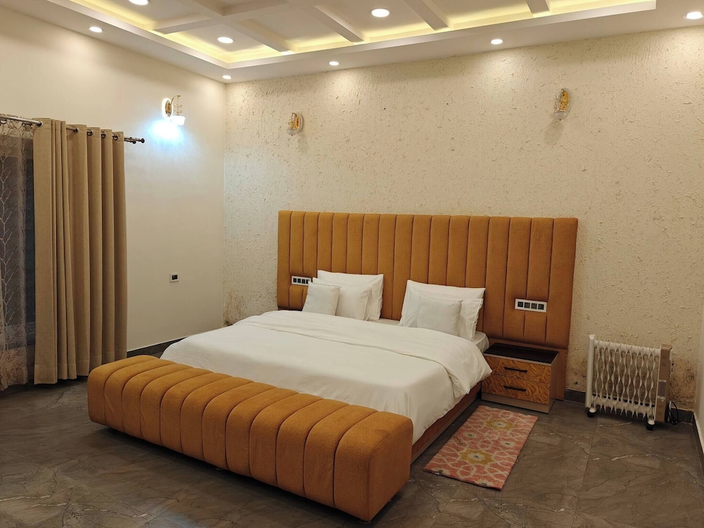 The Paradise - Luxury 3BR Villa Near the Airport in Dehradun