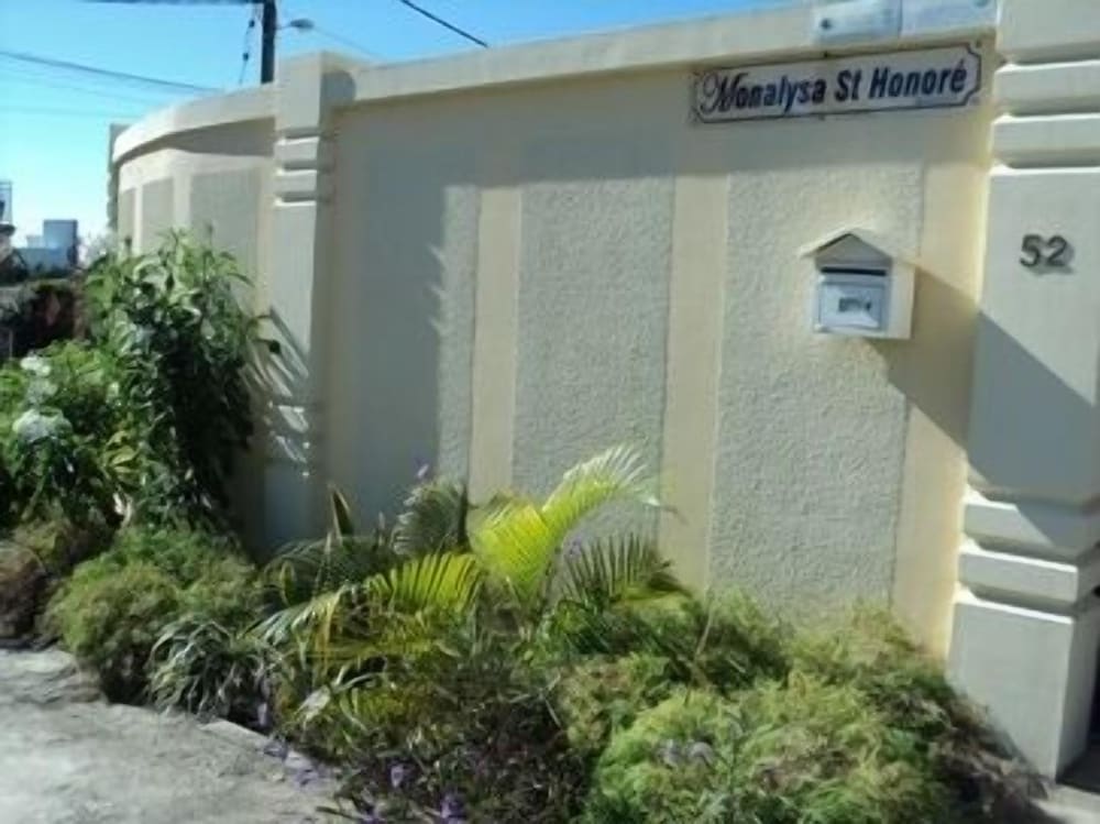 Monalysa St Honoré Apartment & Studio
