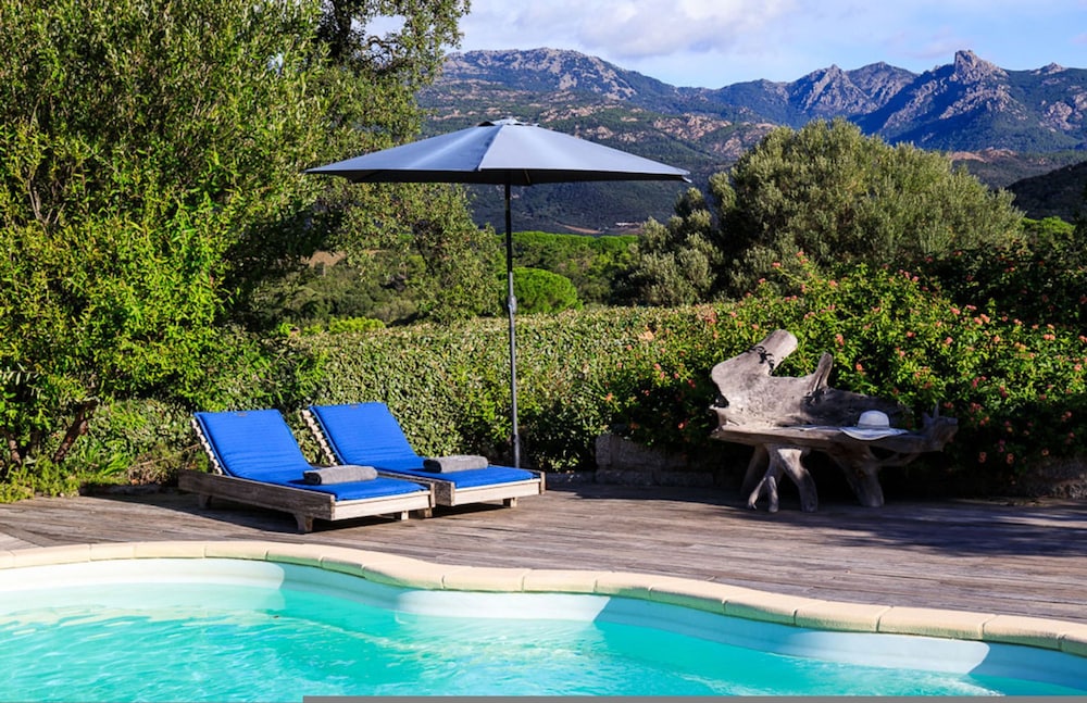 Villa Amelie With 2 Bedrooms and 2 Bathrooms