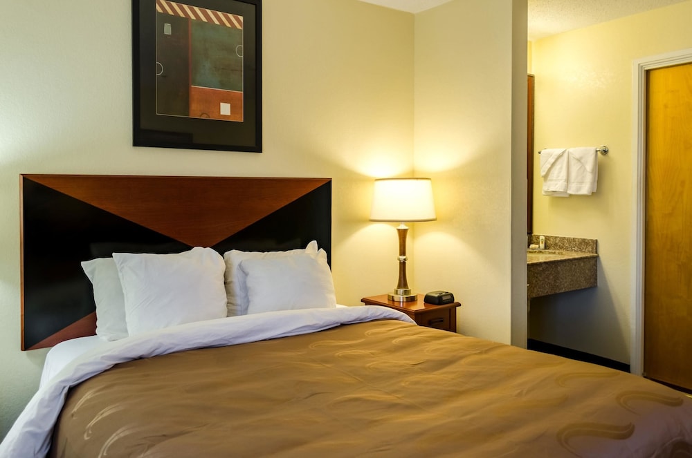 Meridian Vacations - Quality Inn Meridian - Property Image 1