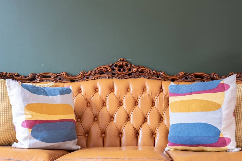 Charming 1 Bedroom Apartment in Trendy South Yarra view 3
