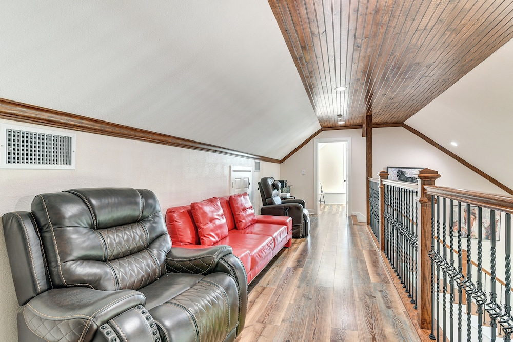 Farm Animals On-site: Needville Ranch Getaway!