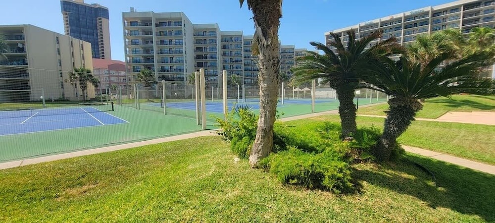 Saida Beachfront Luxe Condo Two Heated Pools 2 Bedroom Condo