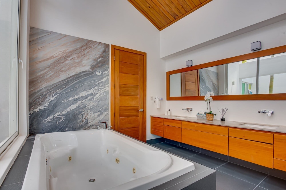 Spectacular 6 BR Luxury Villa in Punta Cana