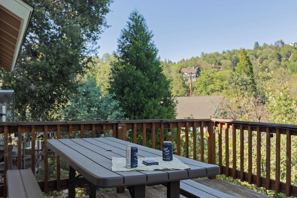 Alpen Drive by Avantstay Private Deck and Views
