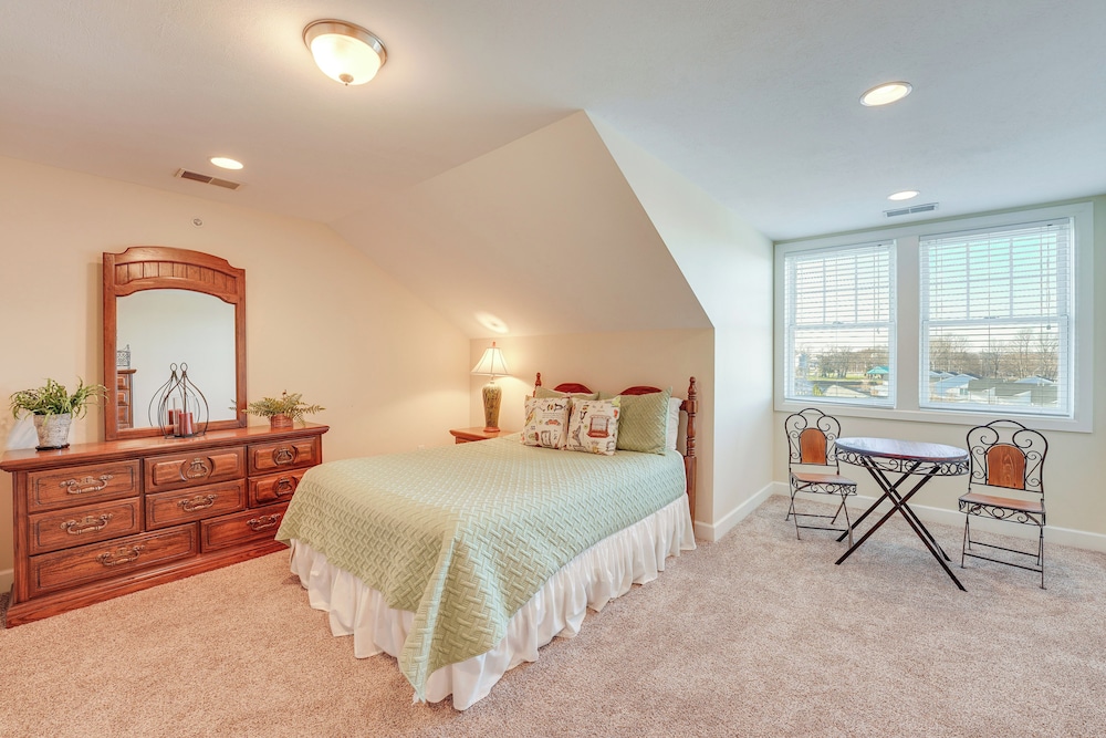 Marina, Pool & Balcony: Modern Spring Lake Condo