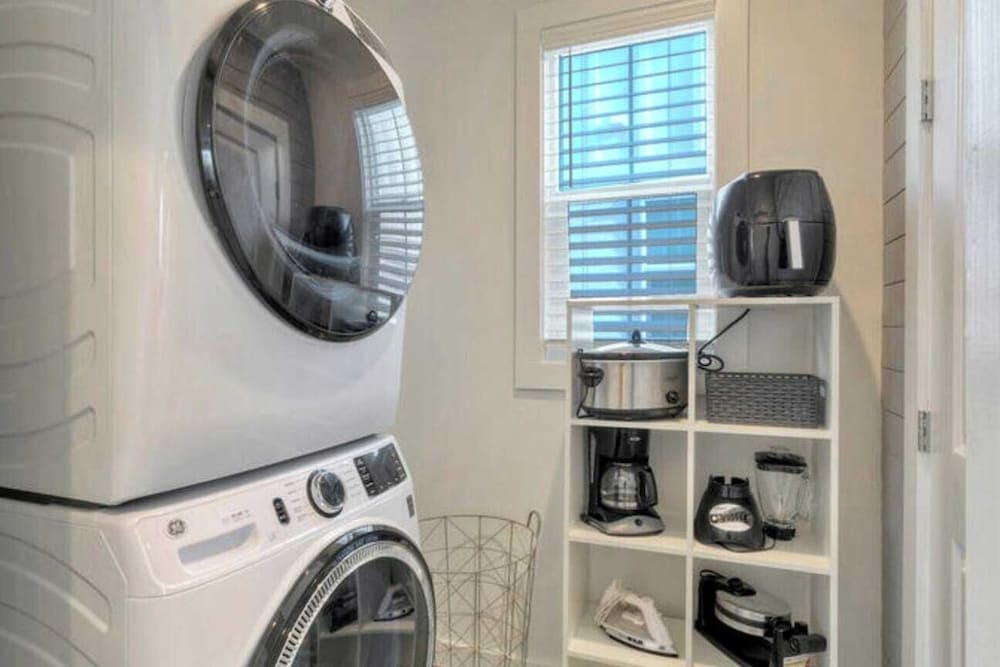2 Homes in Old Town by Avantstay Sleeps 19, Pool, Newly Built Walk to Eats, Music, & More