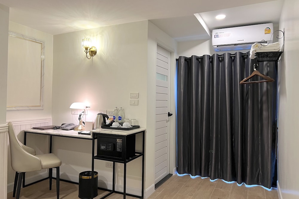 Travelier Hostel