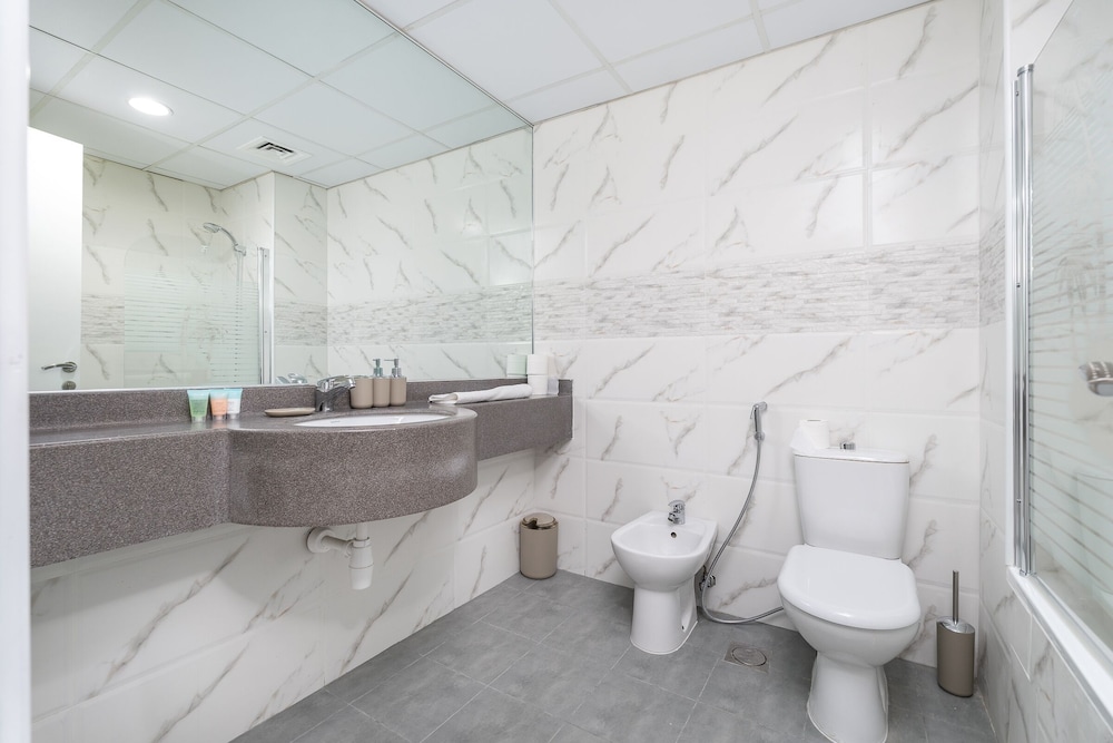 Dubai Marina - Stunning Huge 4 Bedroom Apts Near JBR - Gym - Pool - Parking by Sojo Stay