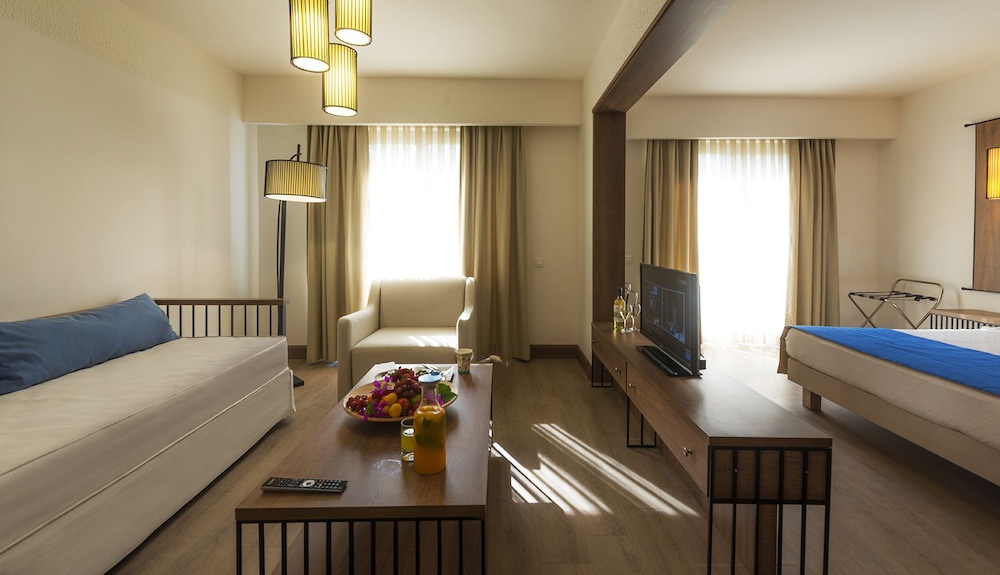 Liv Otel By Bellazure - Image 32