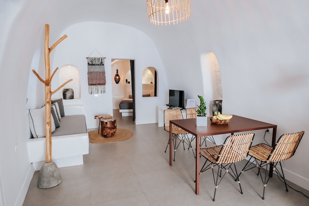 Virginia's Cave Villas