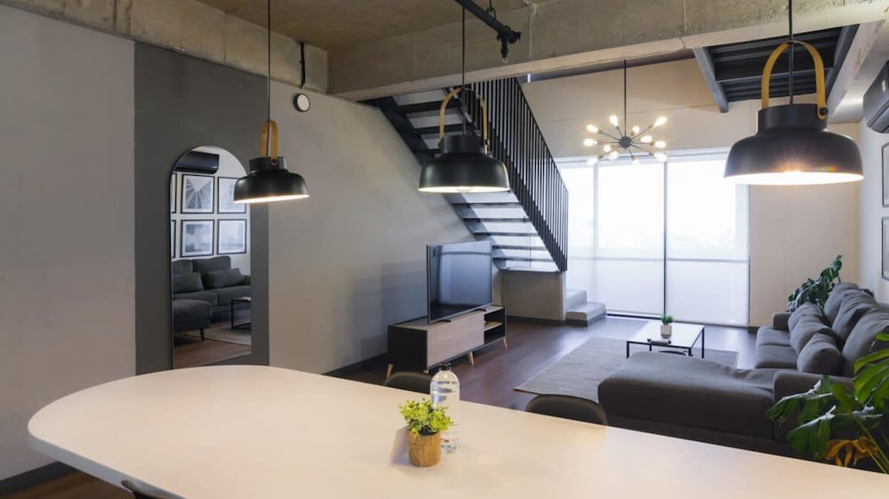 w Stunning Duplex in Laureles