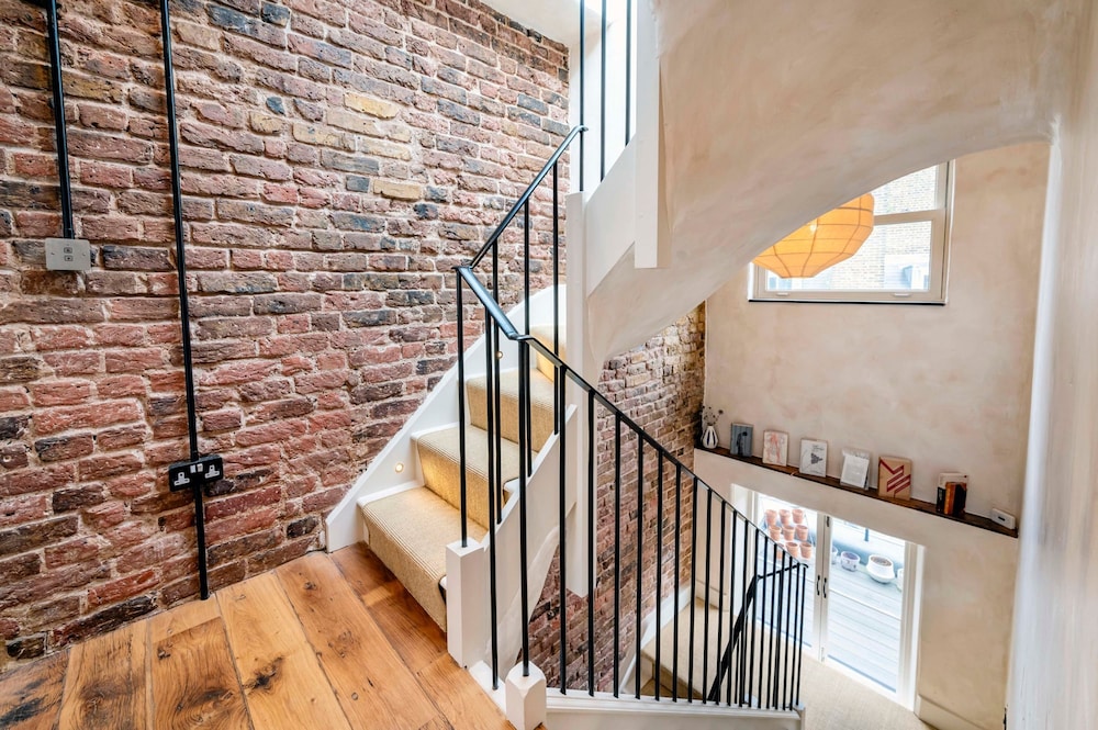 Long Term Stay- Notting Hill by Out of Office Lifestyle