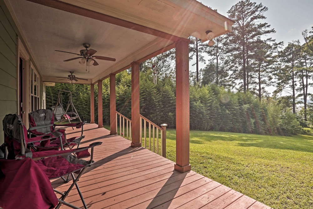 Relaxing Texas Getaway, 1 Mile to Boat Ramp! - Property Image 7