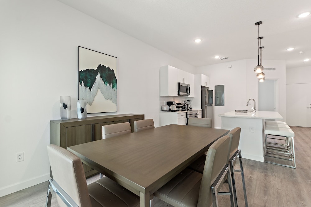 Harmony Haven Boutique Townhome At Azzure Resort Near Disney By Shine Villas 6 Bedroom Townhouse
