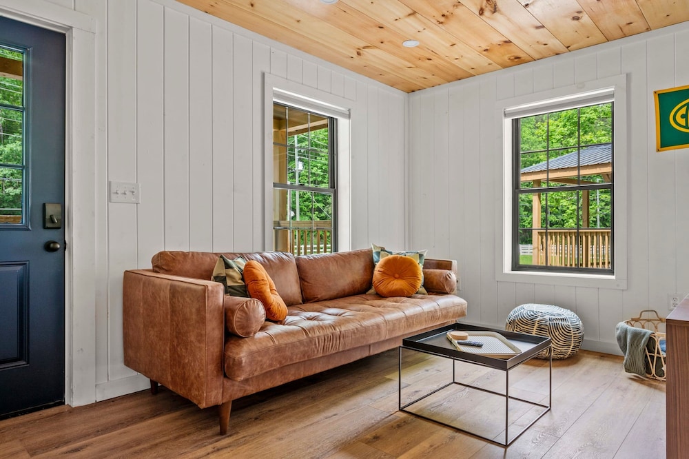2bdrm Cabin 3 Gburg Pet-friendly Firepit Games