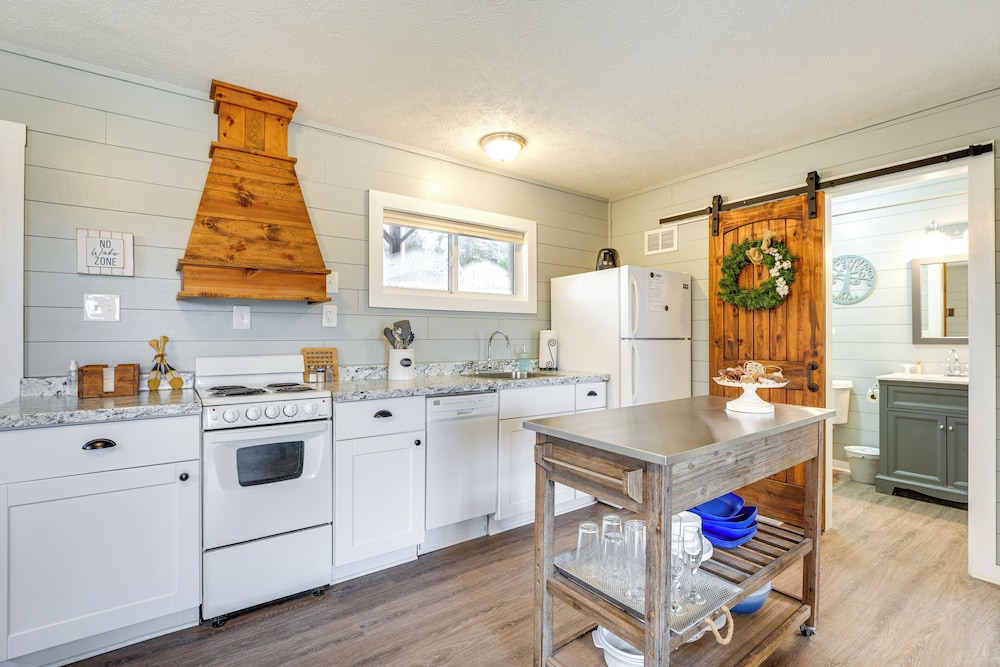 Walk to Lake & Trails: Cape Fair Retreat w/ Grill!