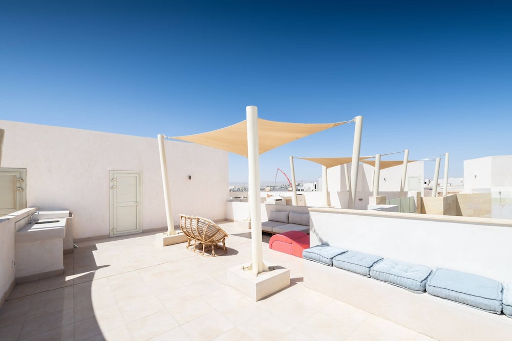 Xuru Stays I Roomy & Relaxed 1bdr @ Mangroovy Free Beach & Pool