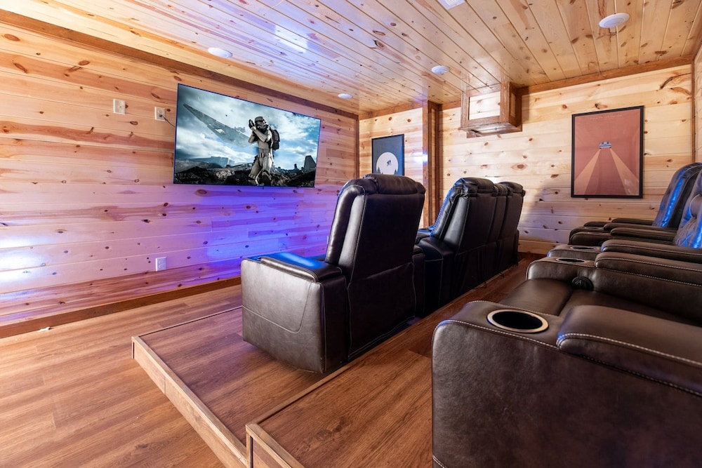 Pet-friendly Pool Game Room Hot Tub Theater
