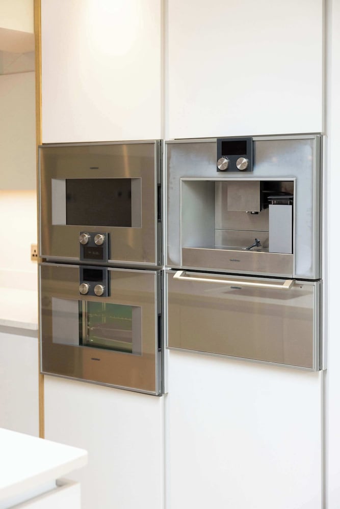 Spacious 4-bed Near City Sea