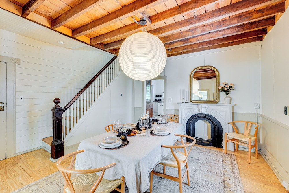 Historic Catskills Farmhouse Cottage by Belleayre