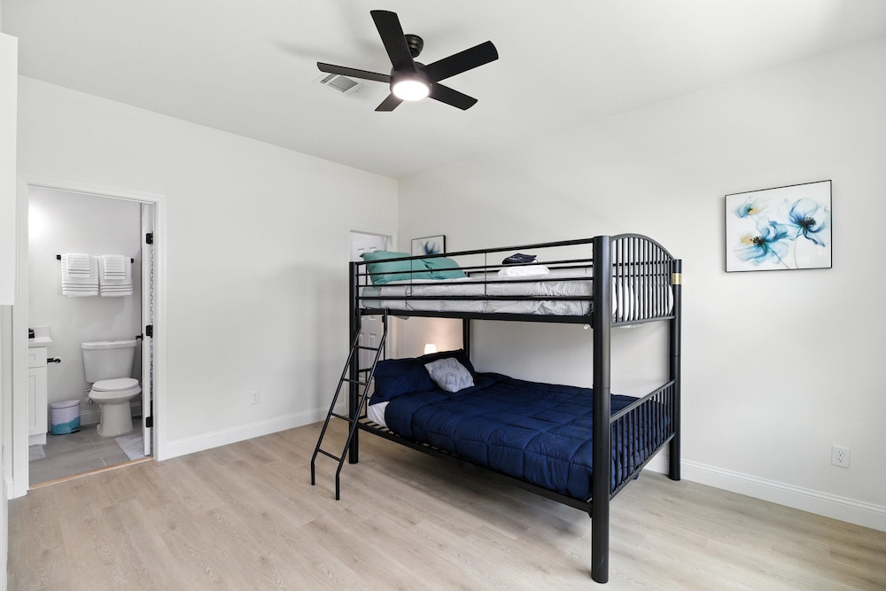Houston Cozy Retreat 3br 3ba Downtown Views 3 Bedroom Duplex