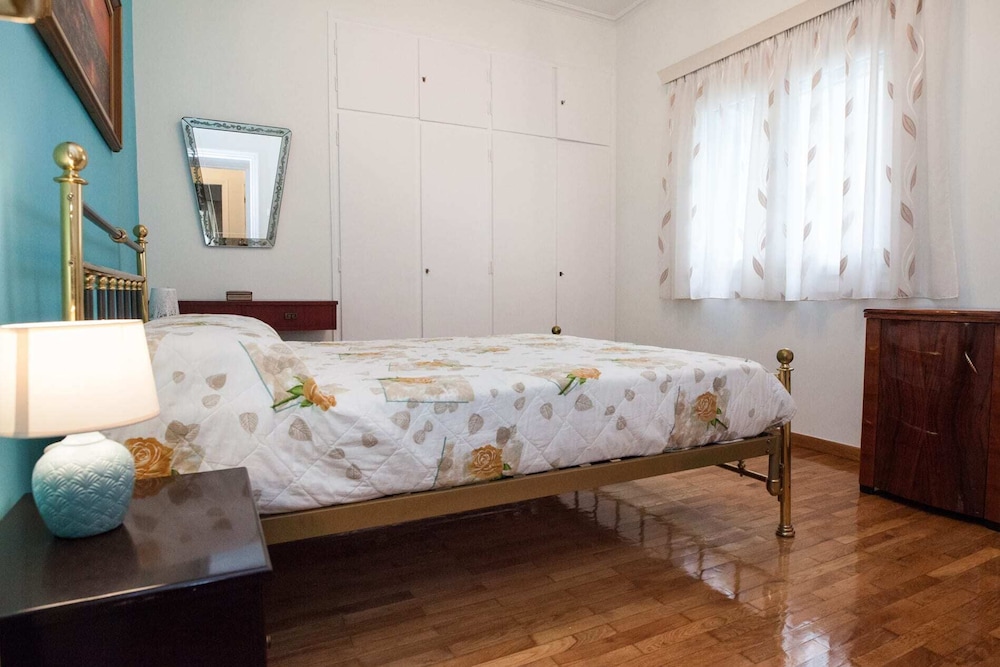 Beautiful Retro Apt in Koukaki