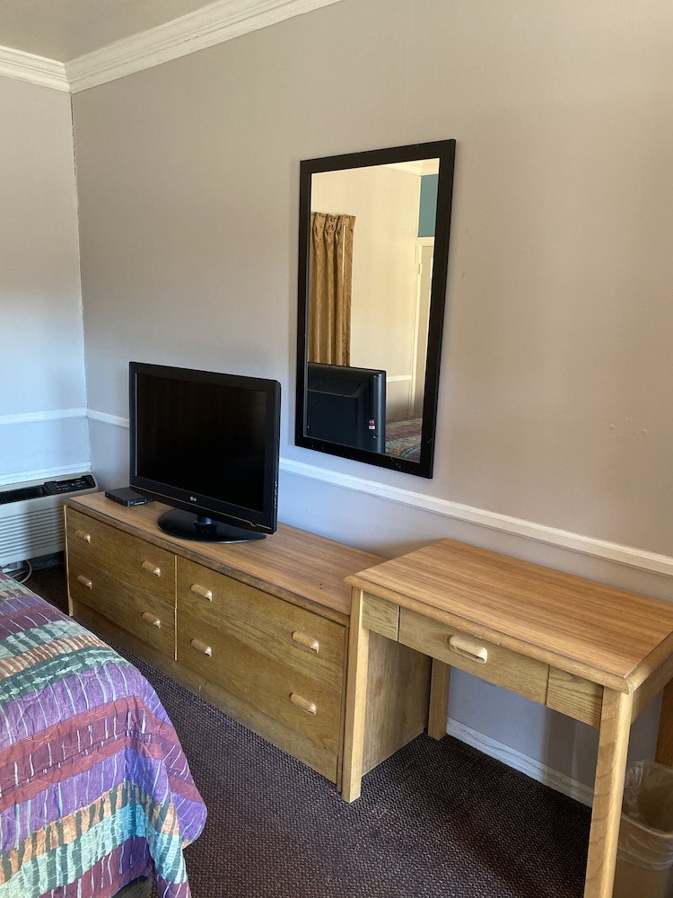 Colonial Manor Motel - Property Image 10