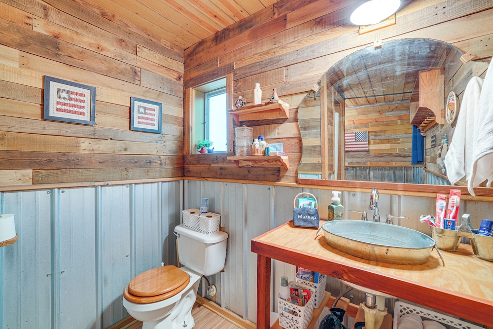 Lake Butler Cabin on 5 Acres w/ Fire Pit!