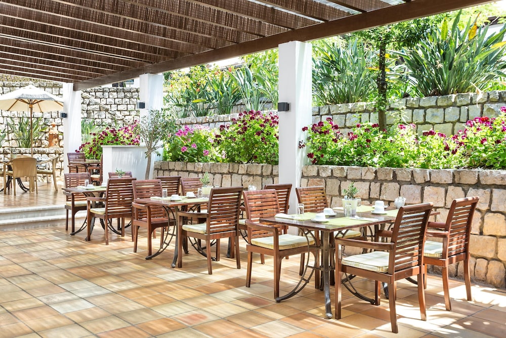 Pine Cliffs Ocean Suites, a Luxury Collection Resort & Spa