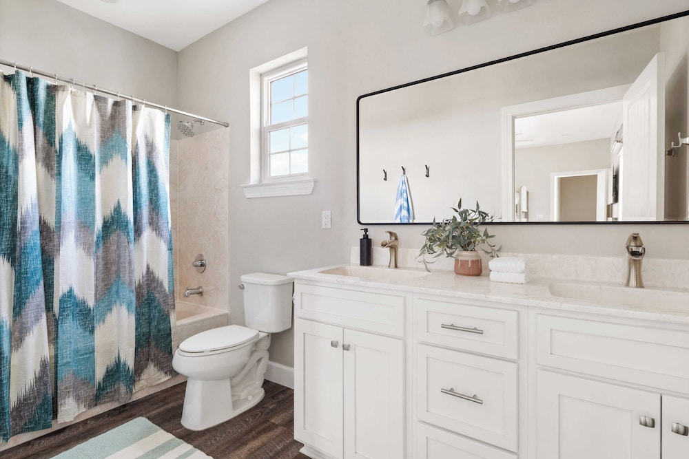 Sleeps 18! Private Pool, Hot Tub, Near Beach Miramar Dream House by Avantstay