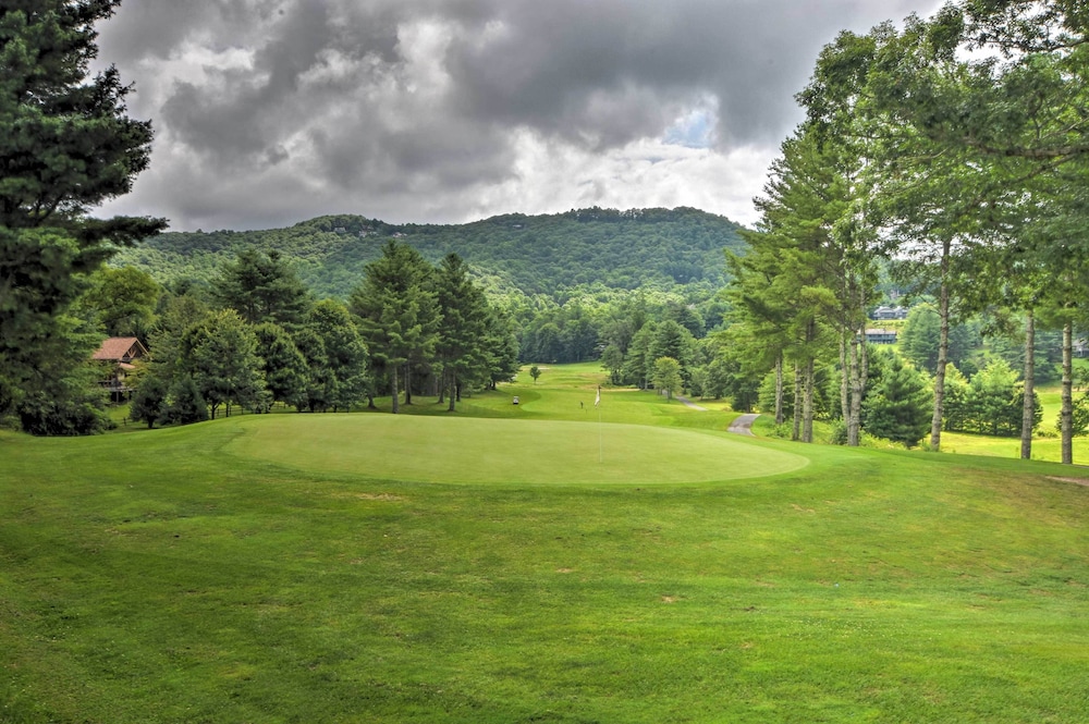 Chalet w/ Mtn Views & Golf Course Access!