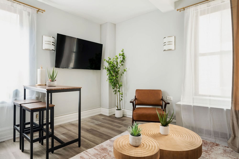 73-508 New 1BR 1bth UWS Doorman Gym