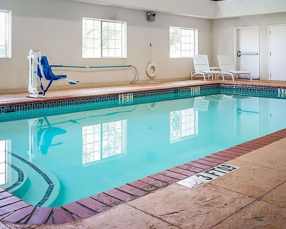Roswell Vacations - Quality Inn  Suites - Property Image 8