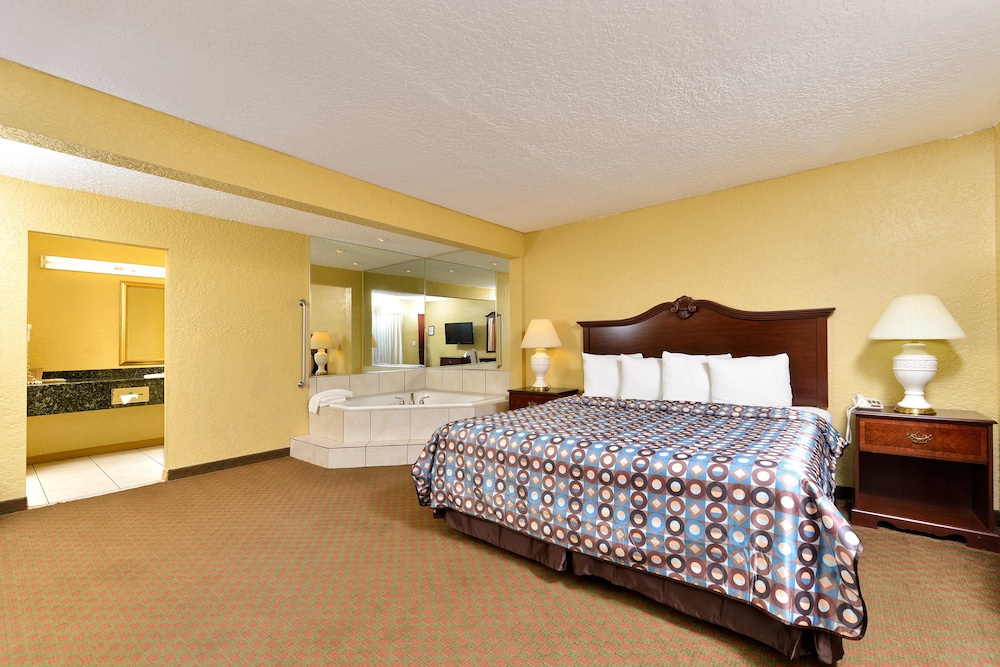 Americas Best Value Inn Starke view 2