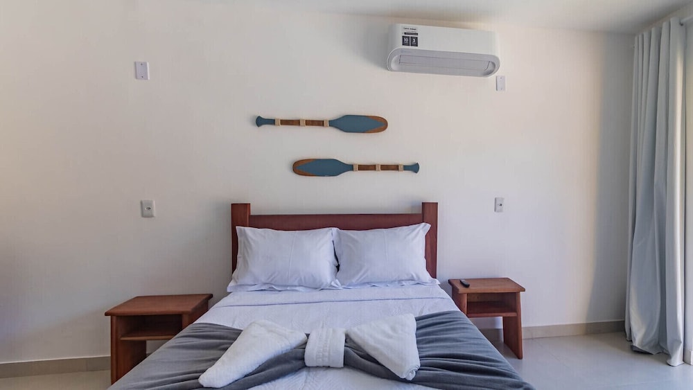 Casa Pet-friendly em Cond com Piscina e 5 Su tes