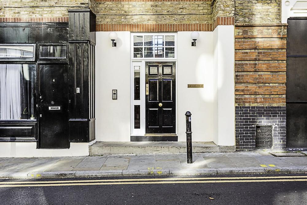 Cozy Aldgate Hideaway