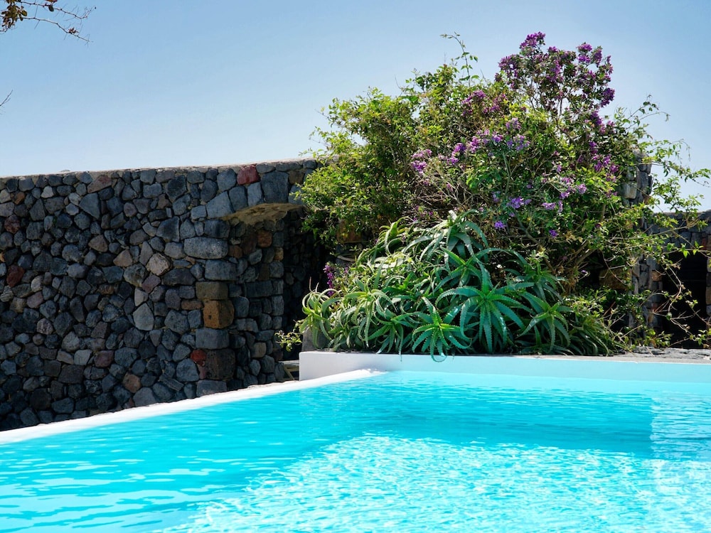 Extravagant Villa in Megalochori view 3