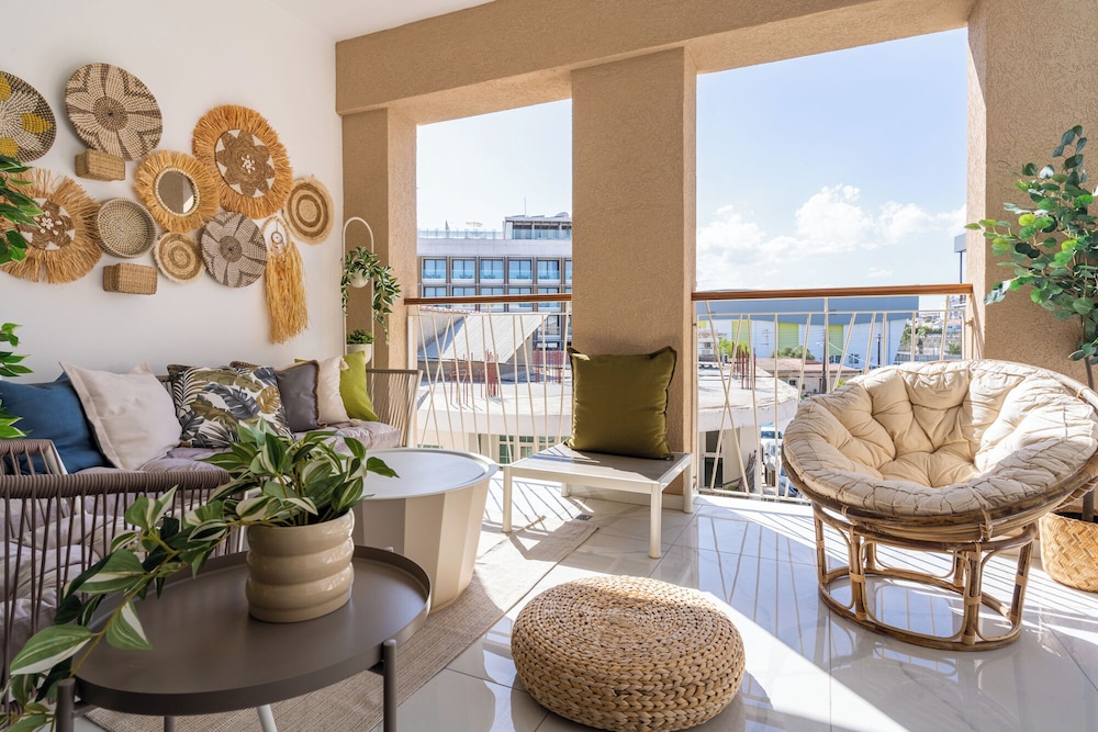 Sundrop 1-Bedroom Apartment in Larnaca