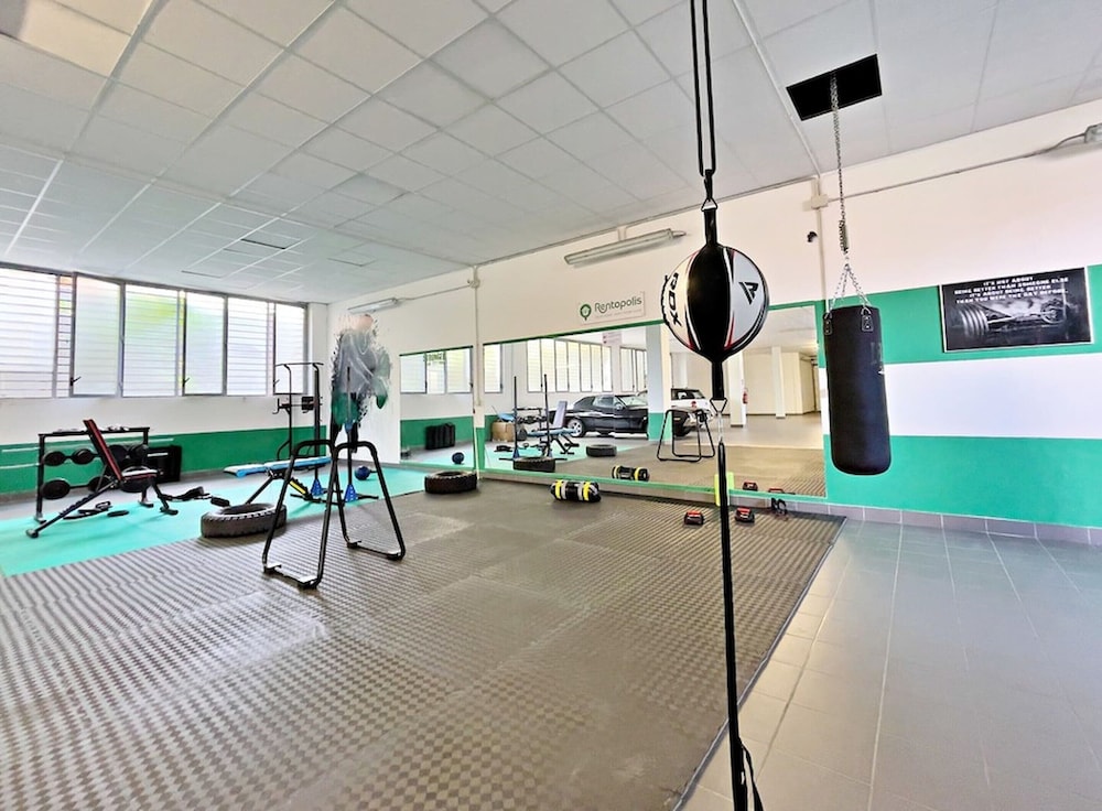 Cozy Apt With Gym & Parking, Milan
