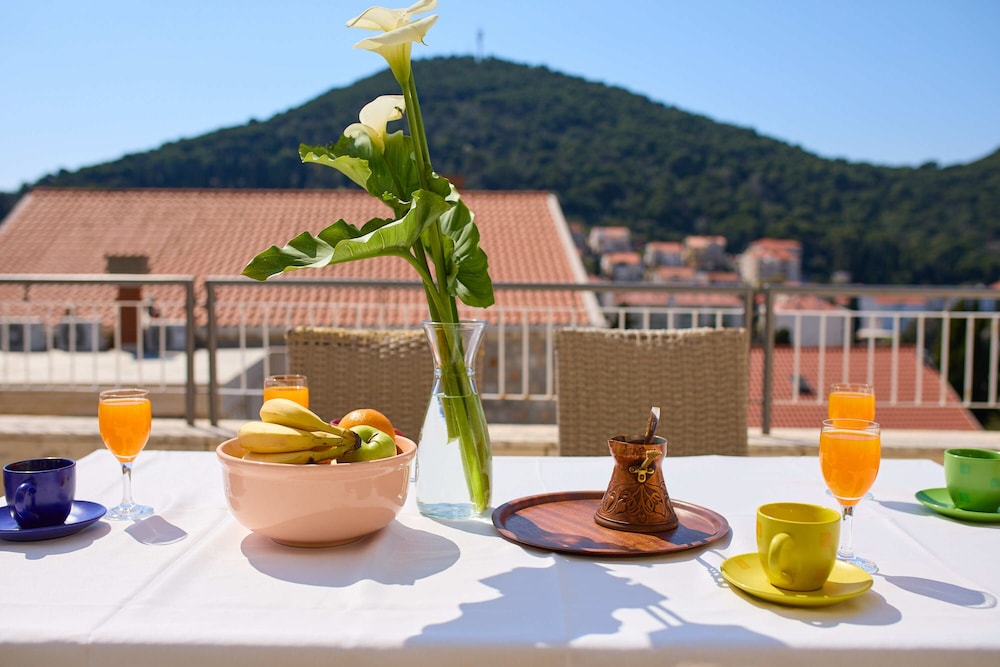 KABLAR'S SUNNY SUITES