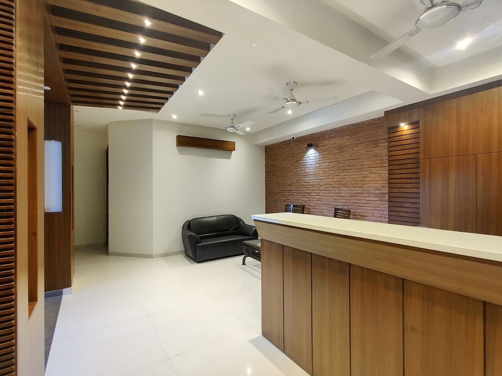 Lobby & Reception