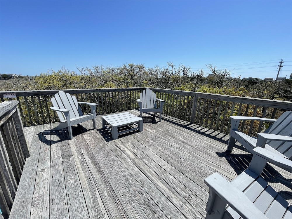 Wild N Wonderful 4 Bedroom Cottage by RedAwning