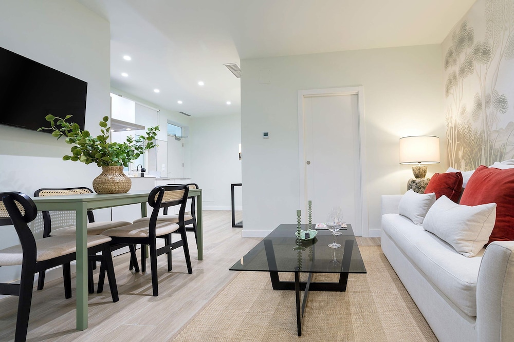Comfortable Apartment in the Heart of C diz Patrocinio II