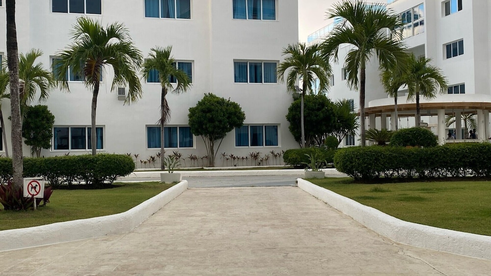 Penthouse With Rooftop and Pool & Beach Access