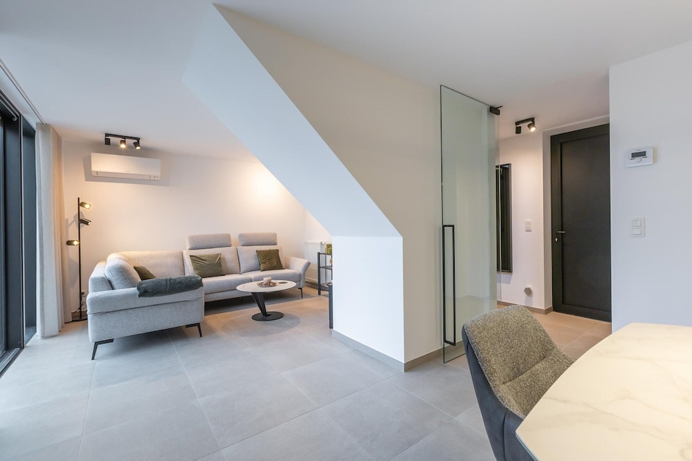 Newly Built Holiday Home for 6 People by the sea