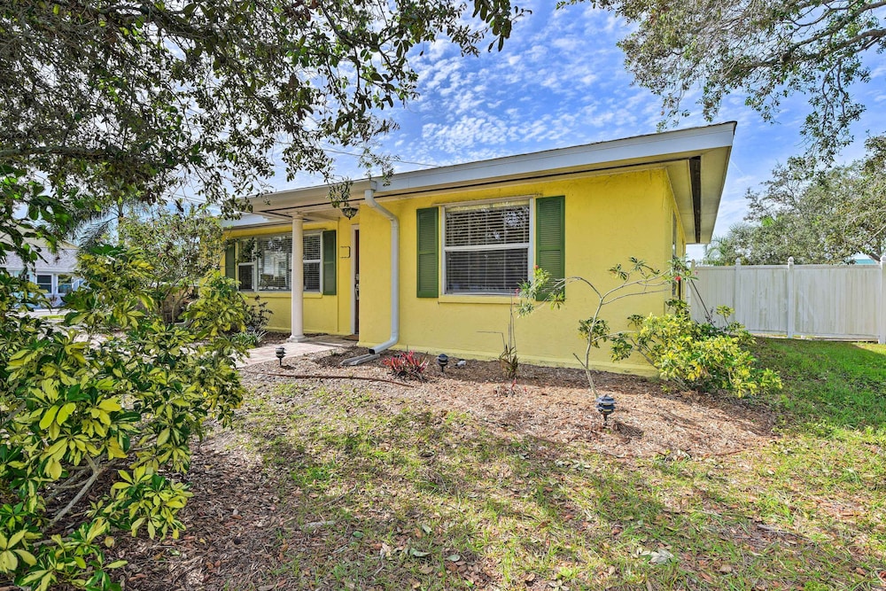 Charming Nokomis Home: Walk to Beach! view 2