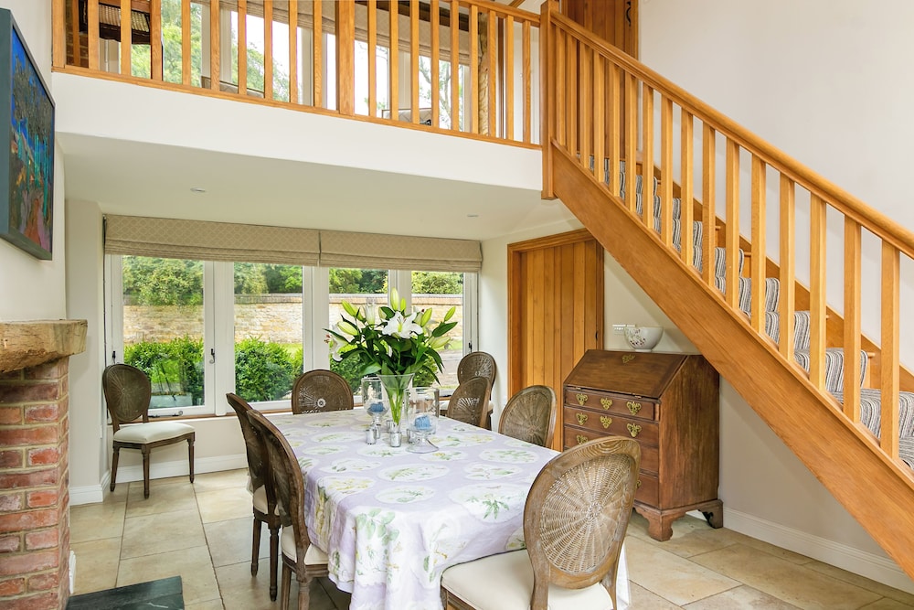 Stunning 4BD Family Home Near Banbury
