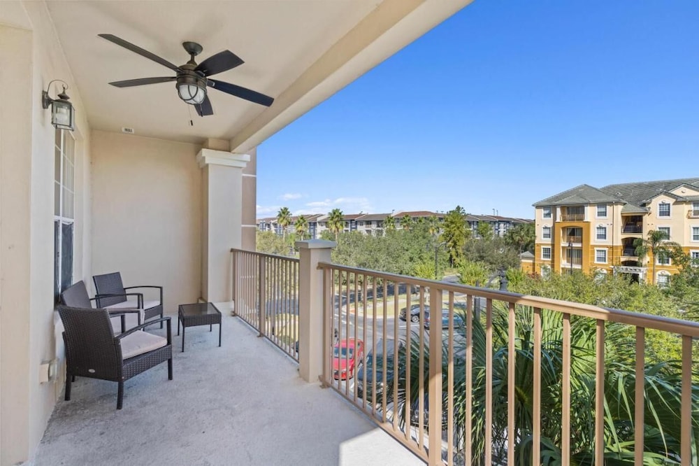 Vista Cay Swanky